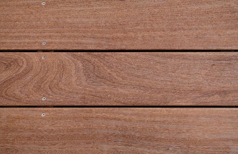 Quel bois choisir pour une terrasse durable à Metz ?
